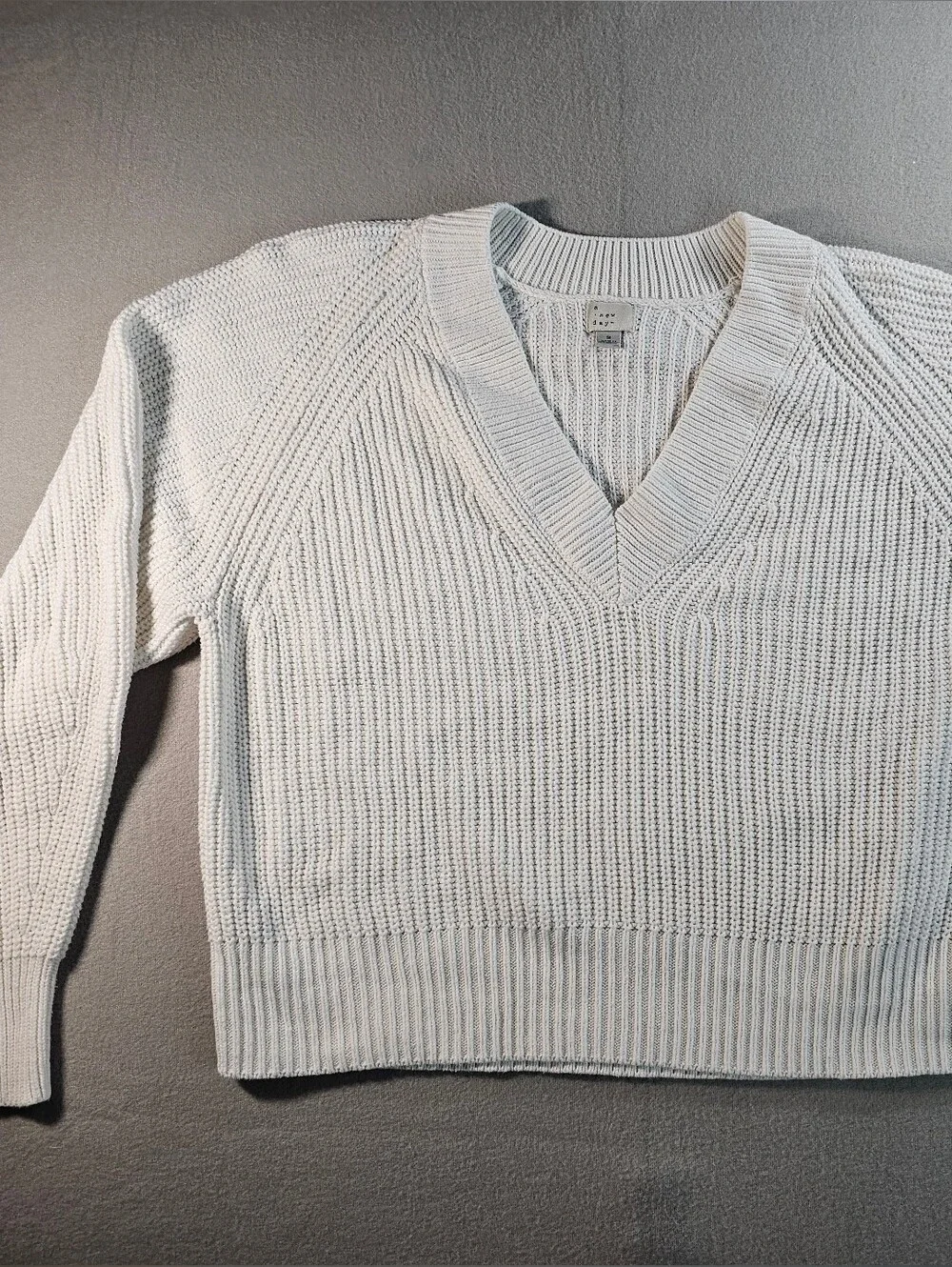 a new day White Ribbed Knit V Neck Sweater Size‎ S